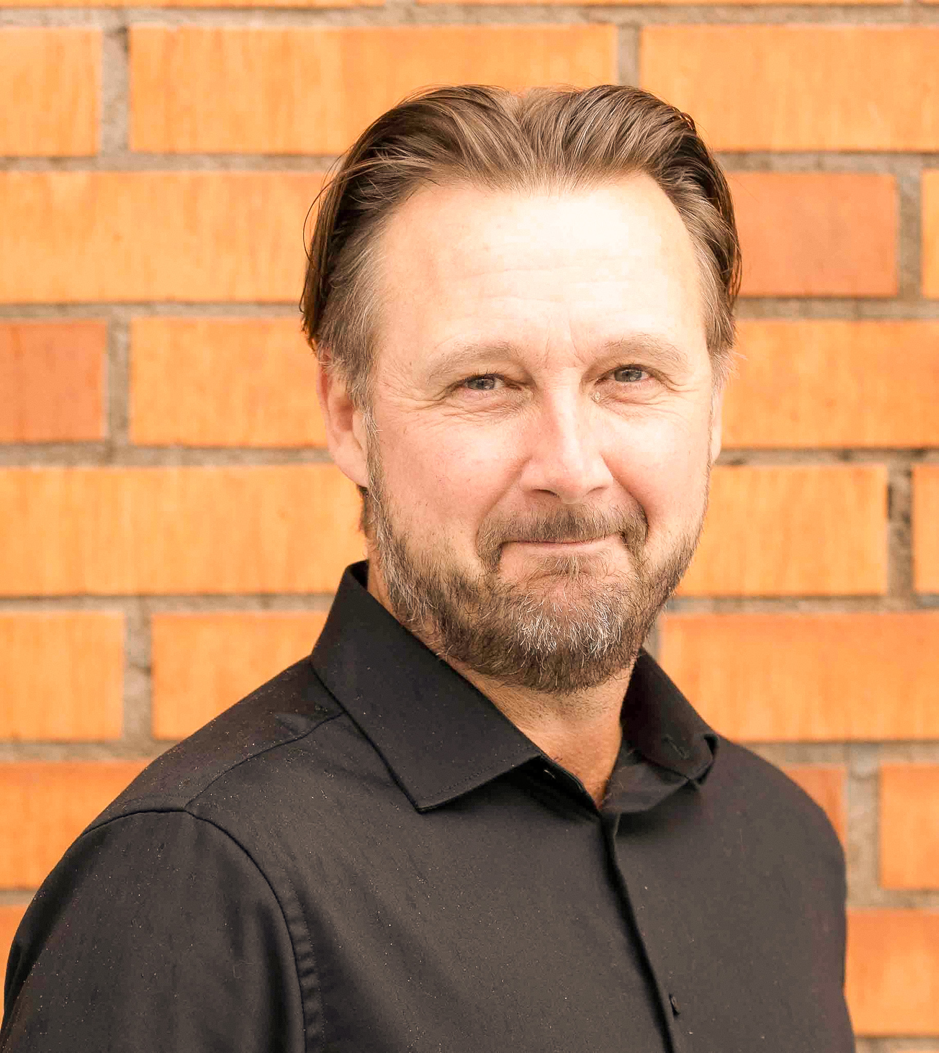 Thomas tegelvägg.jpg